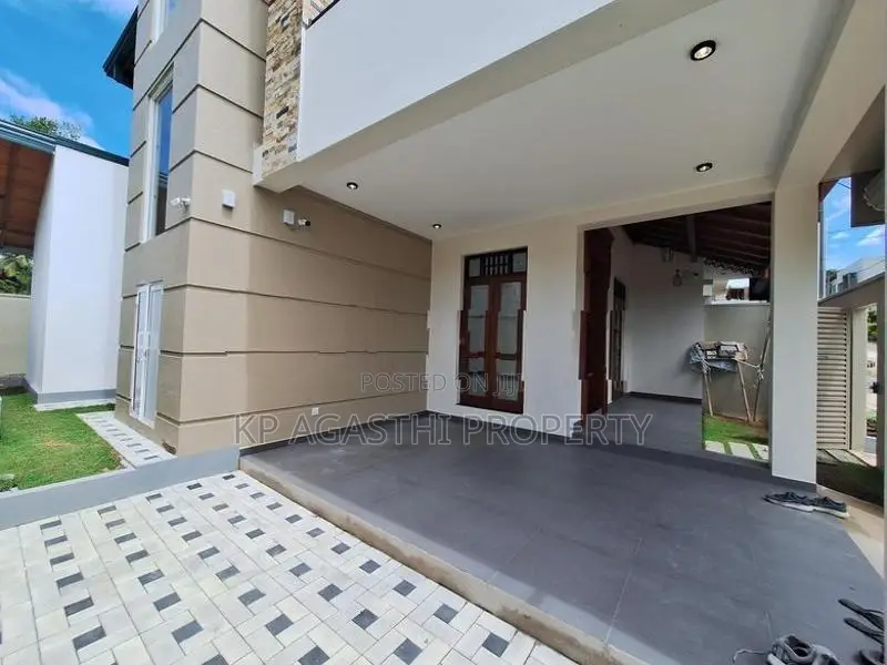 Modern House for Sale in Piliyandala
