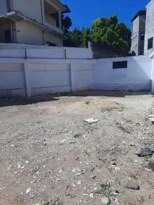 Prime Commercial Building for Sale in Kengalla Town – Kandy