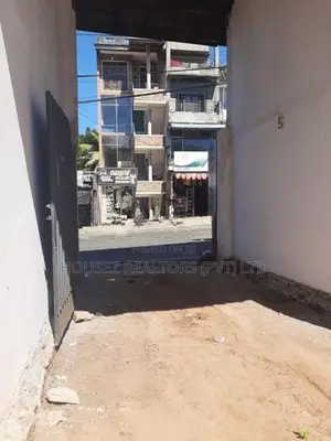 Prime Commercial Building for Sale in Kengalla Town – Kandy