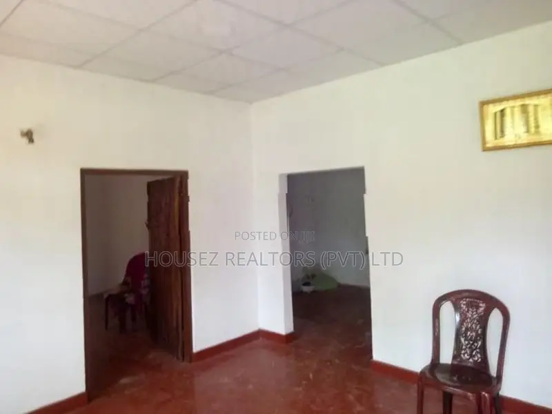 House for Sale in Girulla – Prime Residential Location