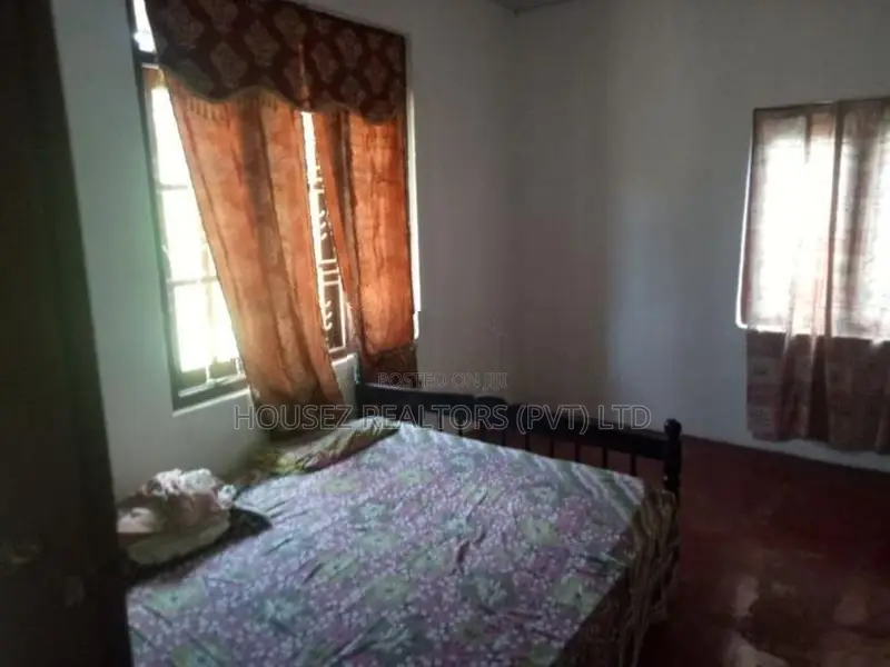 House for Sale in Girulla – Prime Residential Location