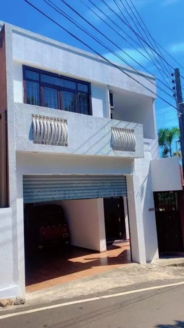 Spacious 2-Storey House for Sale – Malabe, Udawatta Road