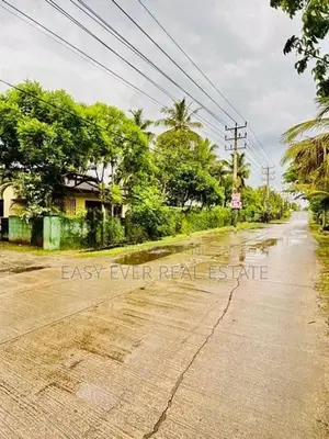වත්තල උස්වැටකෙයියාවෙන් පදිංචියටපර්චස් 23ක ඉඩමක්