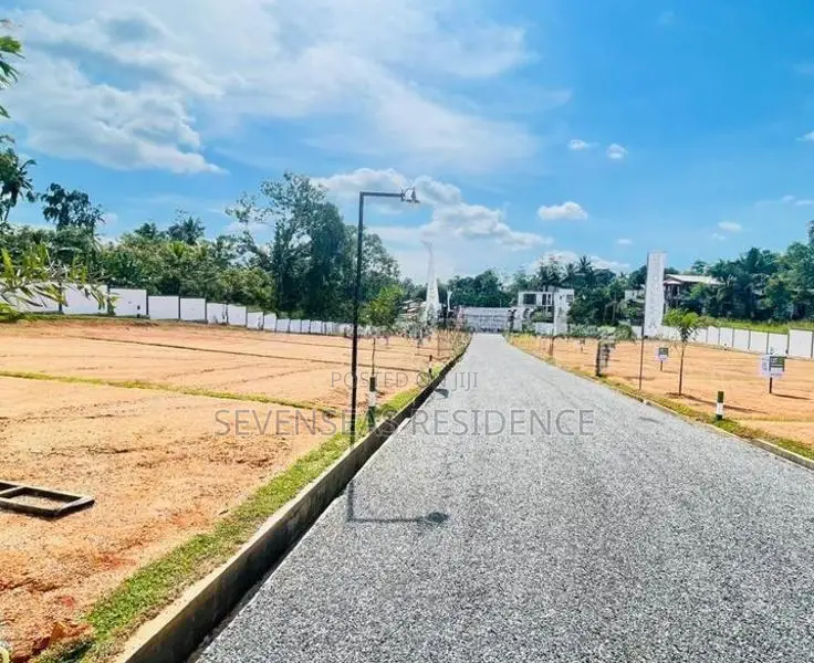 Residential land for sale near Athurugiriya town