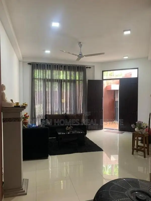 Spacious 2-Storey House for Sale – Malabe, Udawatta Road