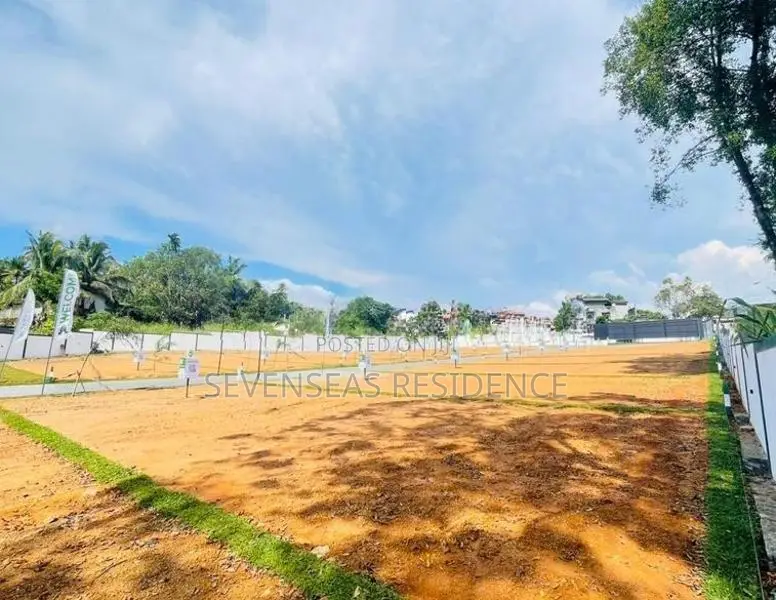 Residential land for sale near Athurugiriya town