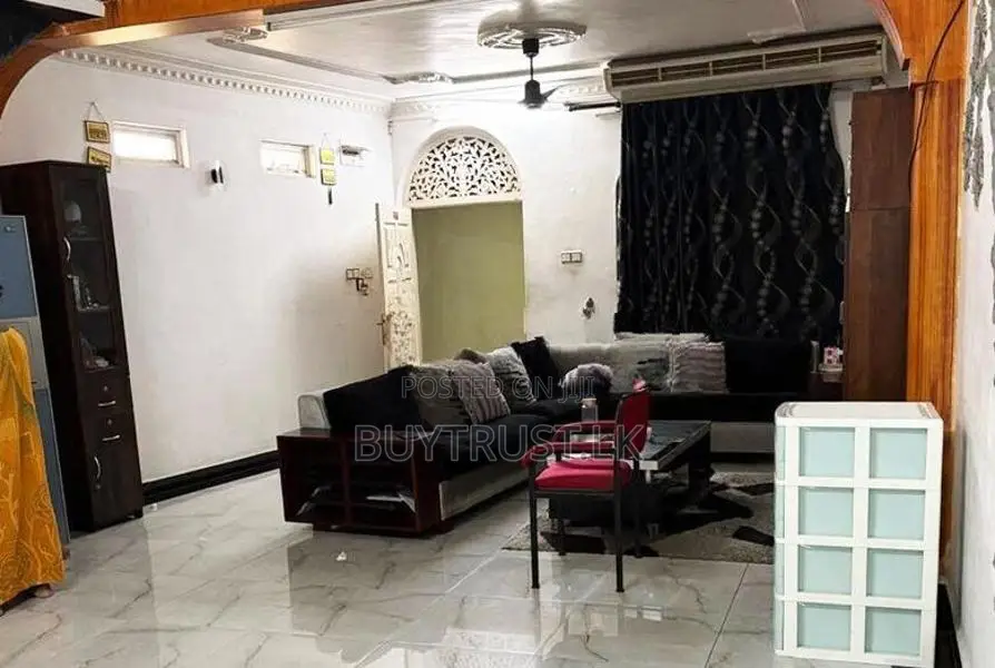 Two Story House for Sale in Colombo 15