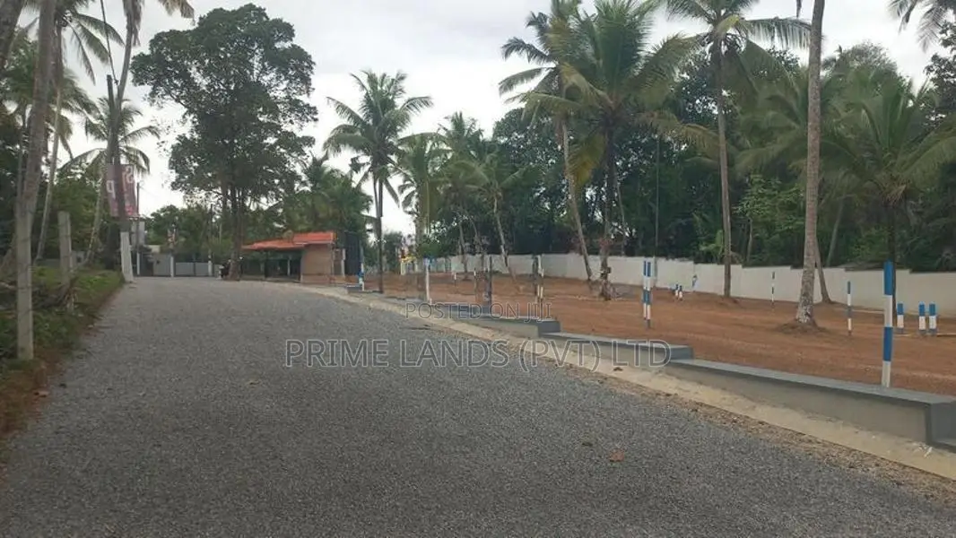 කඩවත වෑබඩ සුජිත් කැකුළාවල පාරෙන් බිම්කොටස්