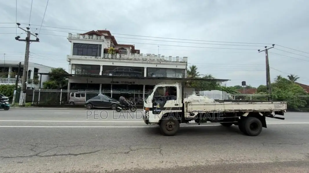 (DC1225) Commercial Building for Sale in High Level Road Homagama