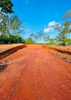 රැකවෙන් පර්චස් 10ක ඉඩමක්