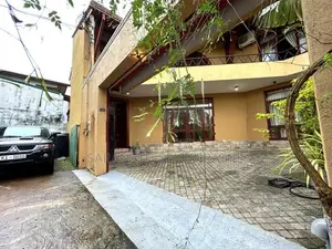 Luxury House in Kotte - Jubilee Post / Pagoda Rd Nugegoda