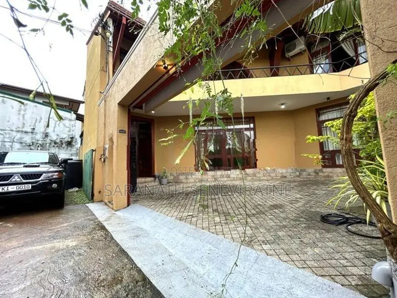 Luxury House in Kotte - Jubilee Post / Pagoda Rd Nugegoda