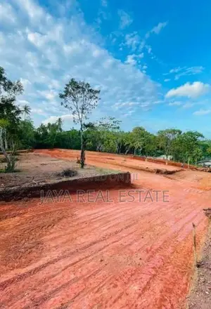 රැකවෙන් පර්චස් 10ක ඉඩමක්