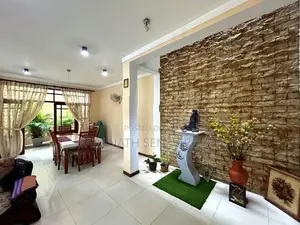 Luxury House in Kotte - Jubilee Post / Pagoda Rd Nugegoda