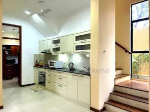 Luxury House in Kotte - Jubilee Post / Pagoda Rd Nugegoda