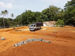 කරාපිටිය අනගාරික ධර්මපාල මාවතෙන් බිම් කොටස්