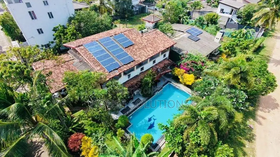 Lakefront Luxury Residence for Sale in Moratuwa
