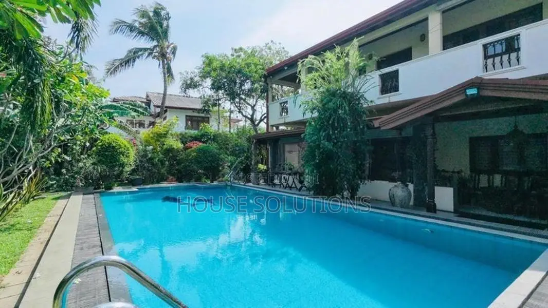 Lakefront Luxury Residence for Sale in Moratuwa