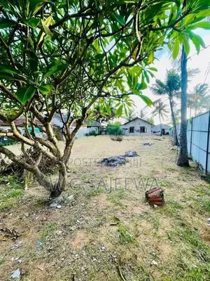 18.5perch main roda facing land for sale in poruthota, Negombo