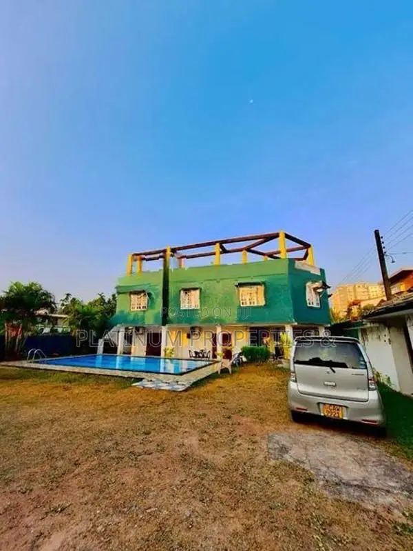 Super Luxury 35 Perch House With Pool For Sale Battaramulla