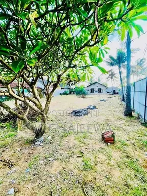 18.5perch main roda facing land for sale in poruthota, Negombo