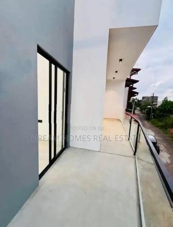 Brand New House in Athurugiriya
