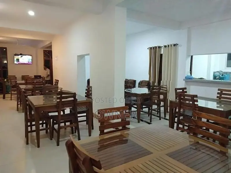 Holiday Rooms in Hatton (White Block Hotel )