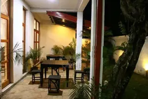 Holiday Rooms in Hatton (White Block Hotel )
