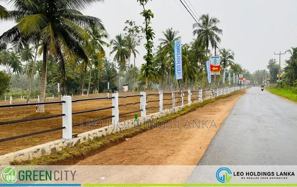 කුරුණෑගල උහුමීය බස් පාරට මුහුණලා බිම් කොටස්