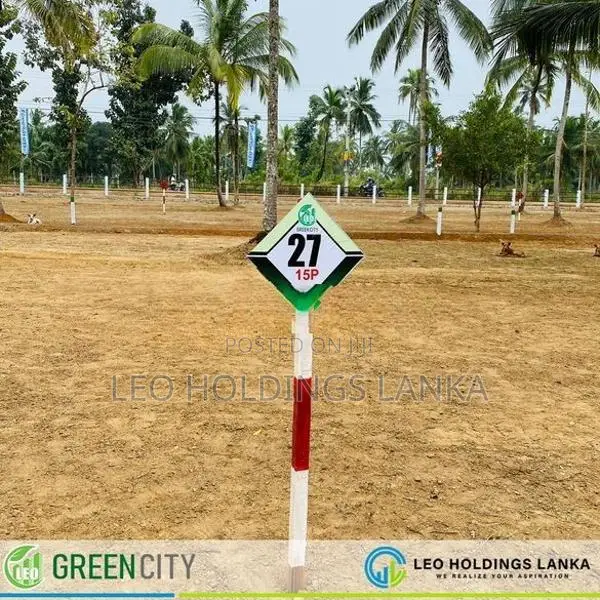 කුරුණෑගල උහුමීය බස් පාරට මුහුණලා බිම් කොටස්