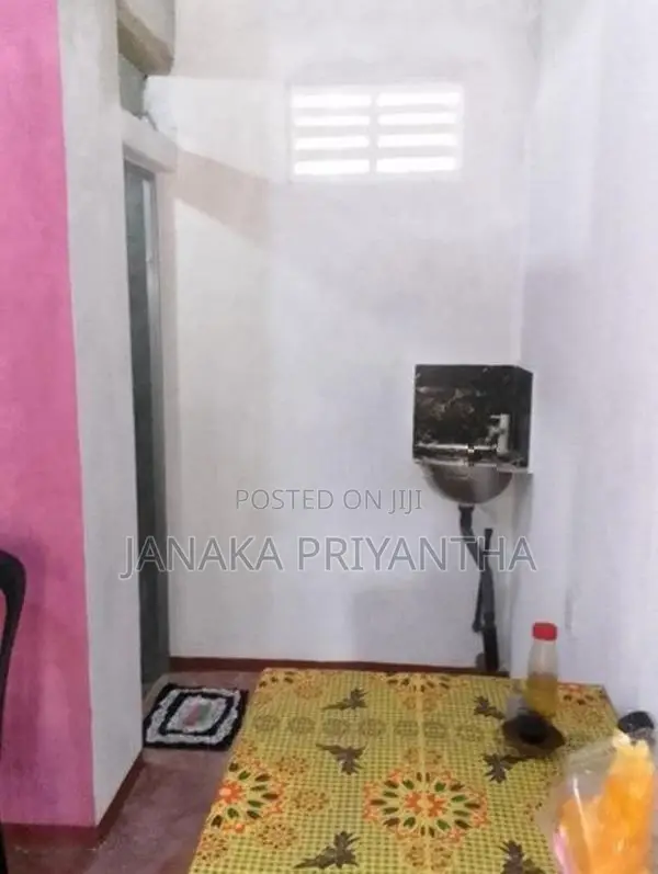 කාමරයක් කුලියට දීමට Millawa