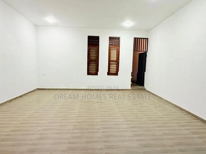 Family Home in Battaramulla | Rooftop Terrace 10 Perches