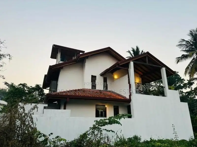 Modern 3-Bedroom House for Sale – Maharagama Temple Road