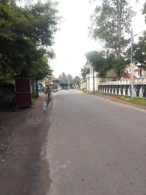 කටුනායක - ආඩිඅම්බලමින් ඉඩමක් විකිණීමට ඇත