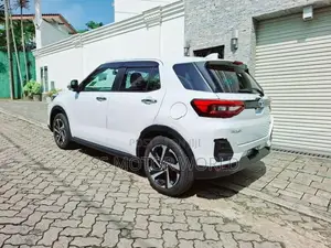 Toyota Raize Z APPLE CAR 4WAY BSM 2025