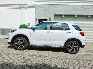 Toyota Raize Z APPLE CAR 4WAY BSM 2025