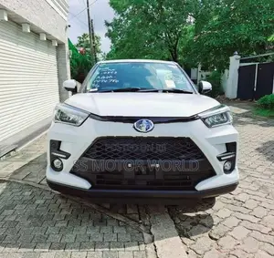 Toyota Raize Z APPLE CAR 4WAY BSM 2025