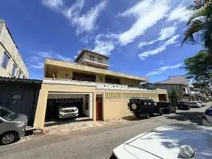 A/C 8 Rooms House For Rent Off Galle Road Colombo 03 [ 2225C ]