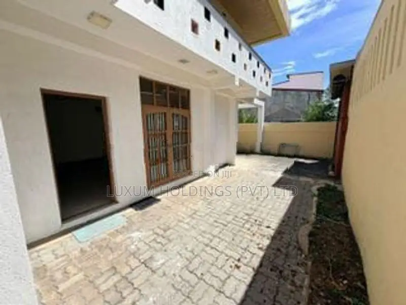 Air Conditioned Office For Rent Off Galle Road Colombo 03 [ 2225C ]