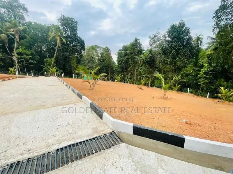 Lannd for Sale Near Colombo /Kandy Road in Kalagedihena