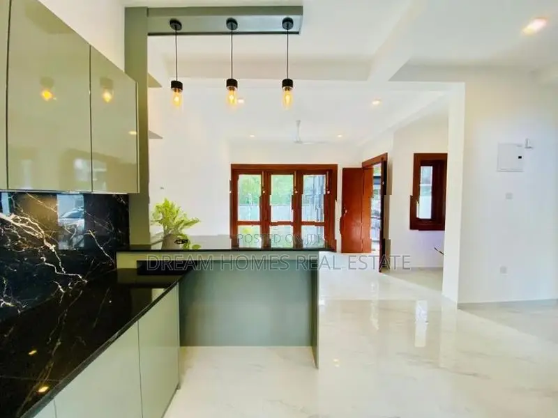 Luxury Three Storey House for Sale in Athurugiriya