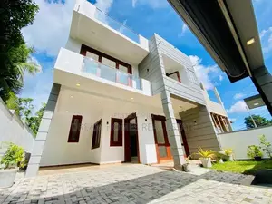 Luxury Three Storey House for Sale in Athurugiriya