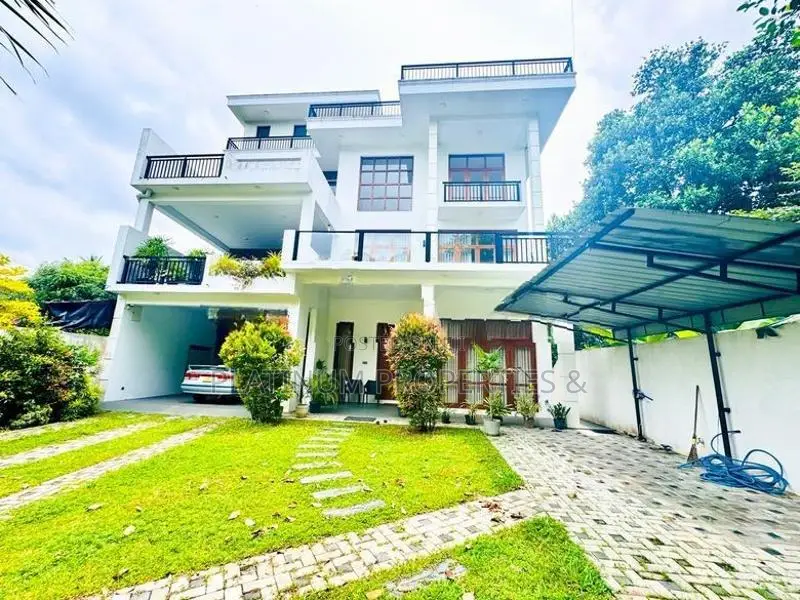 20 Perch Super Luxury 12-Bedroom House For Sale In Thalawathugoda