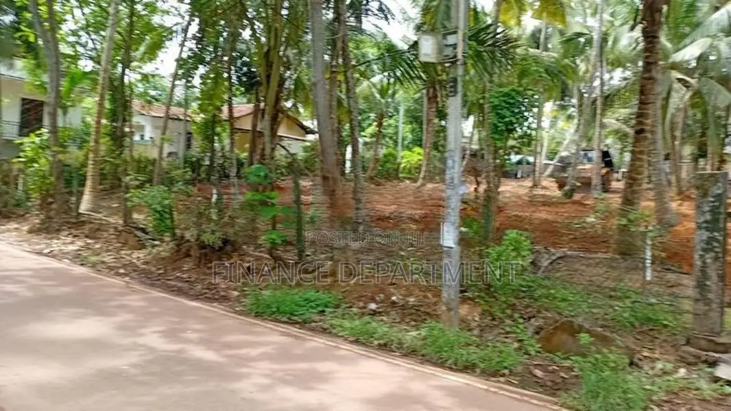Land for Sale in Kandana Walking Distance to Ganemulla Bus Route
