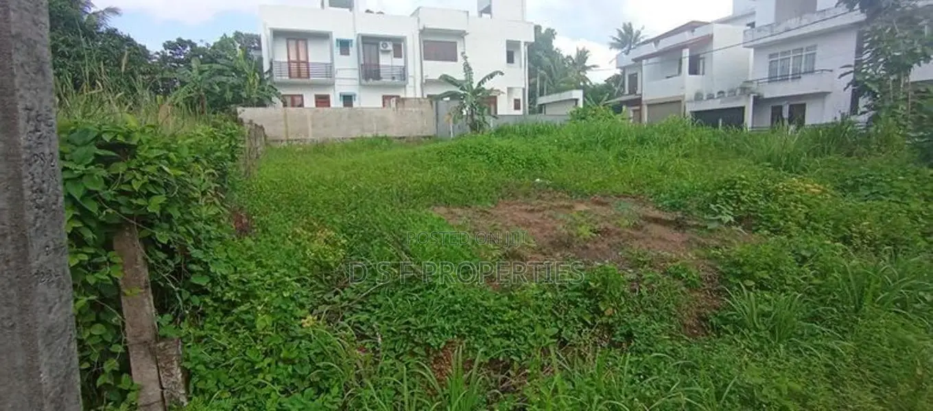 A 9 Perches Land in Walking Distance Homagama City