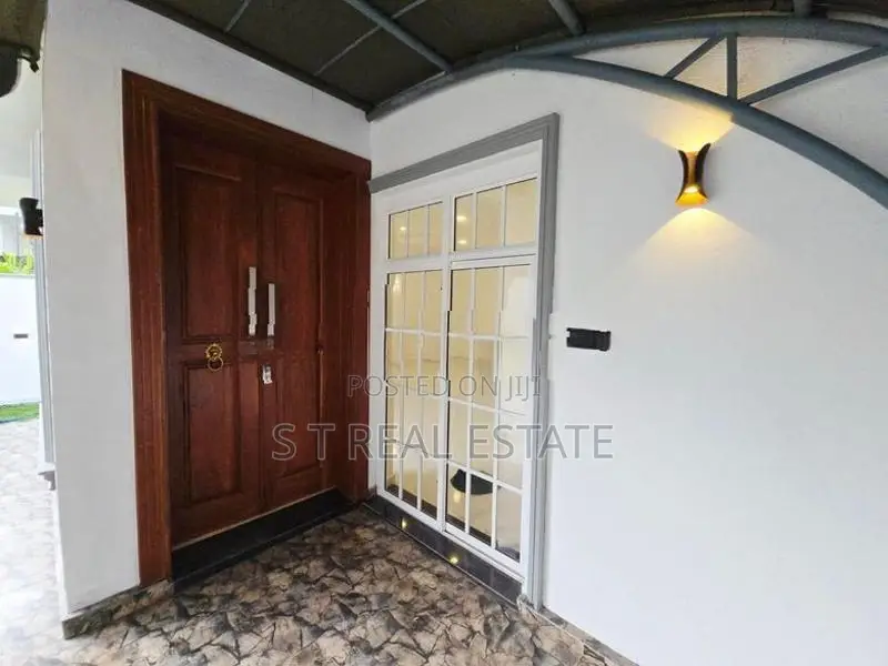 03BR Luxury Three Story House For Sale In Piliyandala