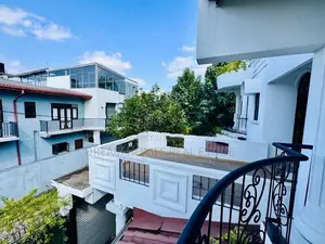 Elegant 3-Story Home with Scenic Rooftop Lounge – Koswatta
