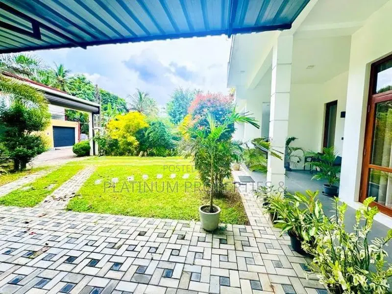 20 Perch Super Luxury 12-Bedroom House For Sale In Thalawathugoda