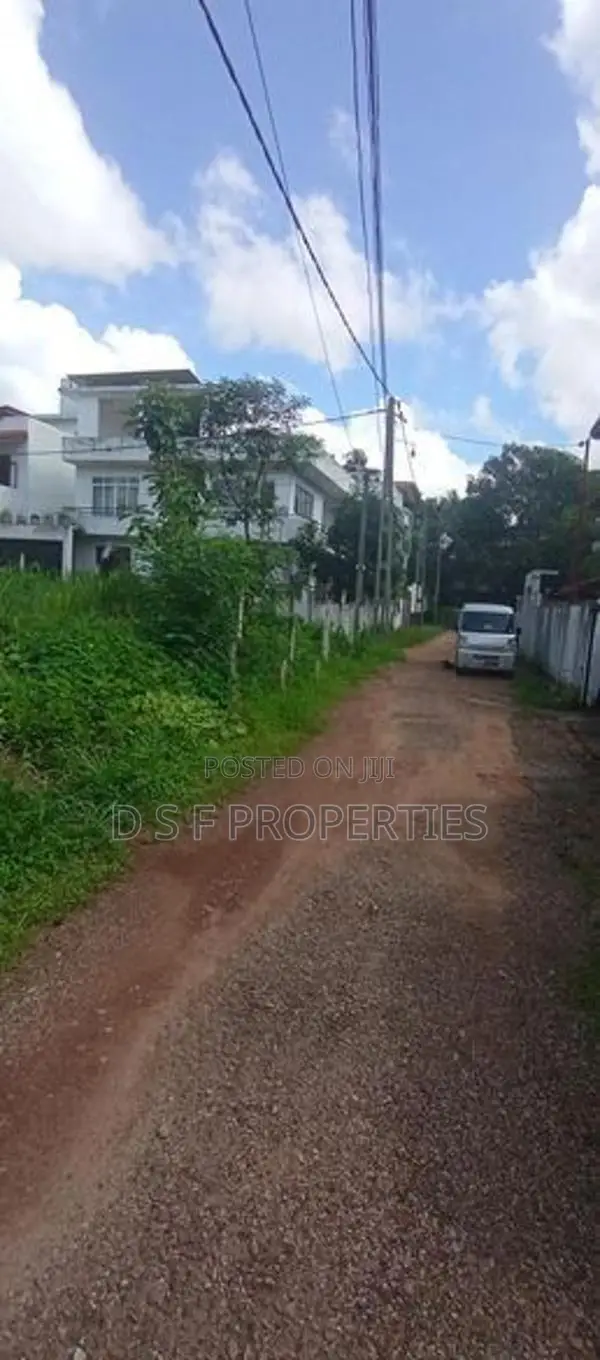 A 9 Perches Land in Walking Distance Homagama City
