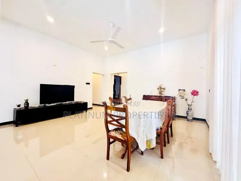 20 Perch Super Luxury 12-Bedroom House For Sale In Thalawathugoda